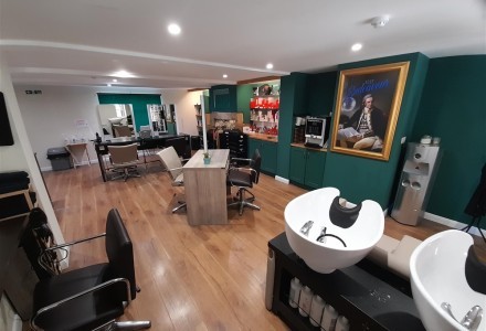 affluent-village-hair-and-beauty-salon-in-middlesb-588592