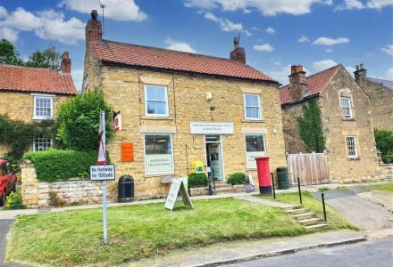 ampleforth-post-office-and-village-store-with-four-588687