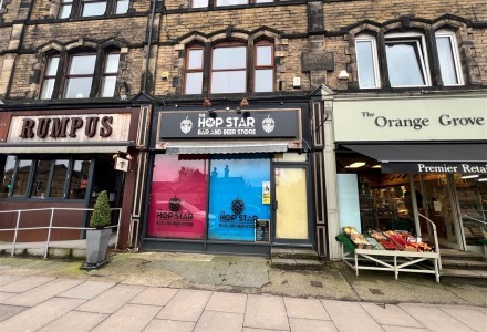 bar-free-of-tie-in-saltaire-590409