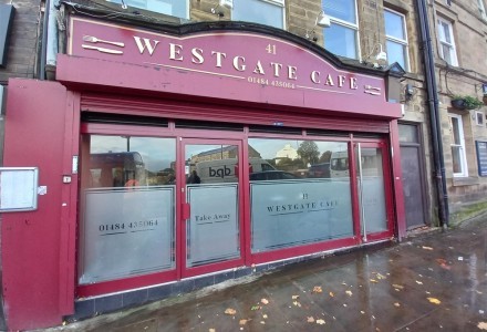 closed-cafe-premises-in-huddersfield-to-let-a-wond-590011