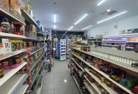 convenience-store-24-hour-off-licence-in-huddersfi-587323