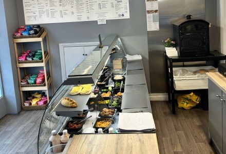 extremely-busy-sandwich-takeaway-in-leeds-590035
