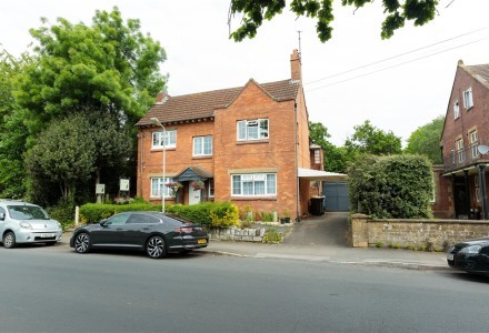 five-bedroom-detached-house-and-cattery-in-yeovil-590110