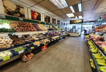 greengrocers-and-cut-flowers-in-leeds-587339