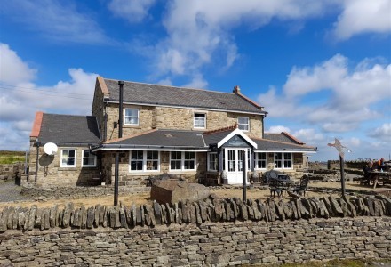 substantial-six-bedroom-detached-home-in-bishop-au-586789